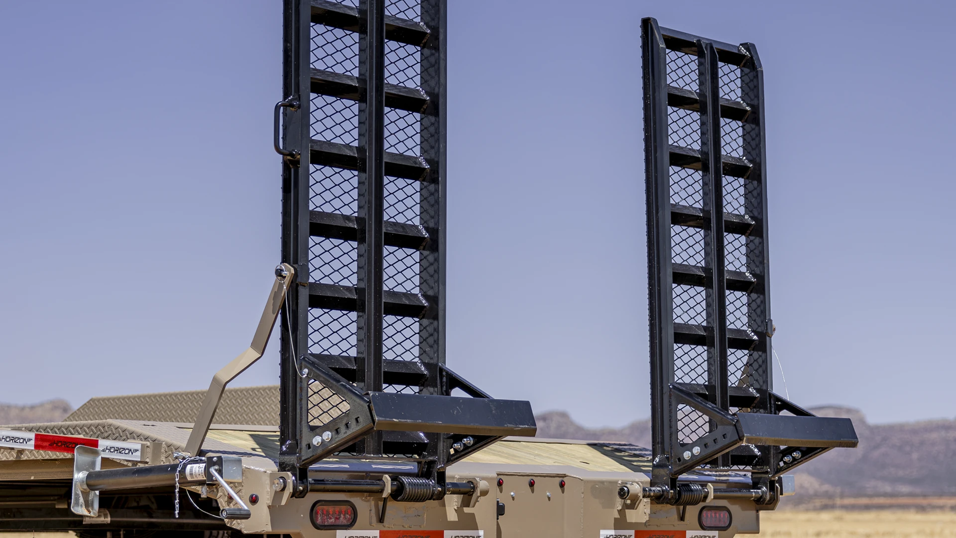 horizon trailers img